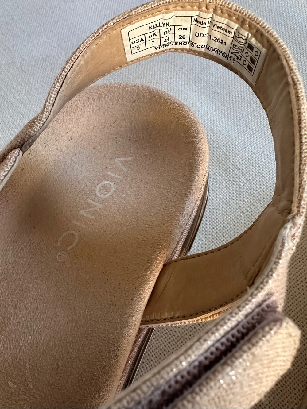Vionic Kellyn Orthotic Strappy Sandals – Metallic/Beige Linen | 9 - Picture 4 of 7